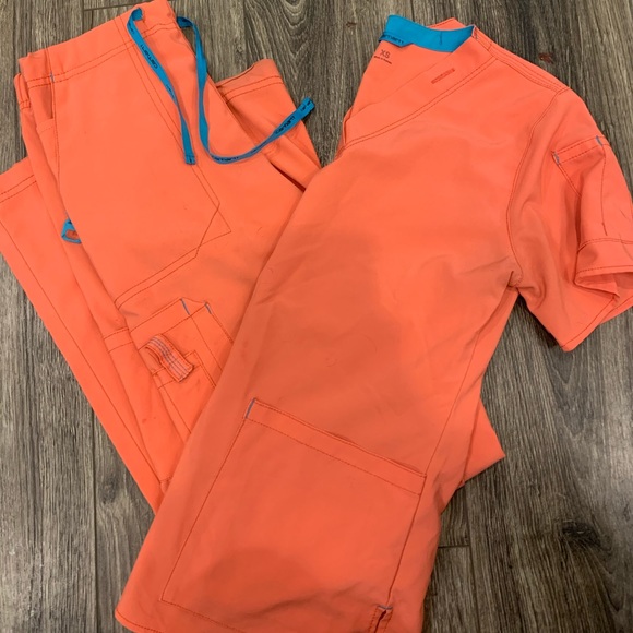 Carhart scrubs - Picture 1 of 1